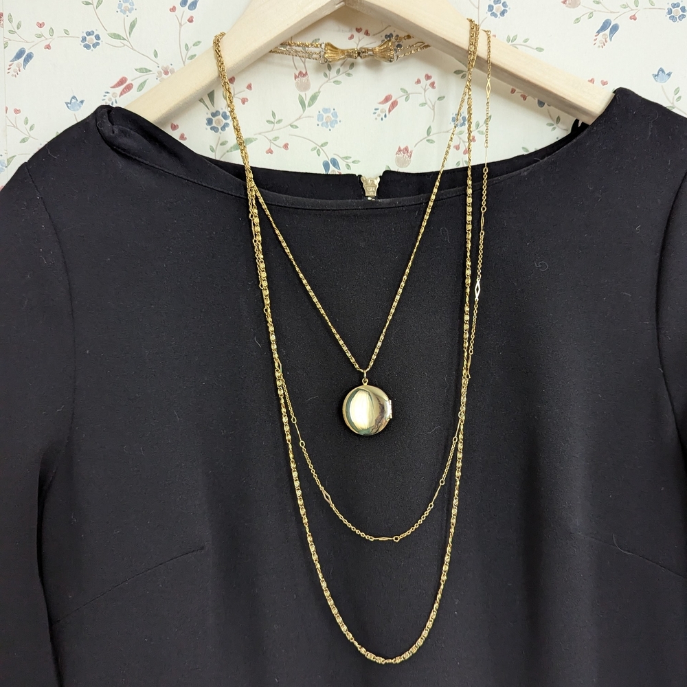 Locket Necklace gold tone magnetic closure Bridgerton Victorian Timeless 3 chain